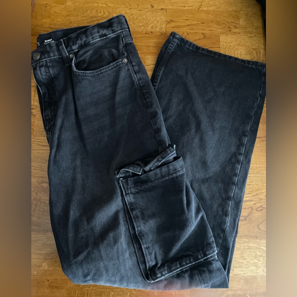 Never worn old navy Boy cargo. Black size 18 plus